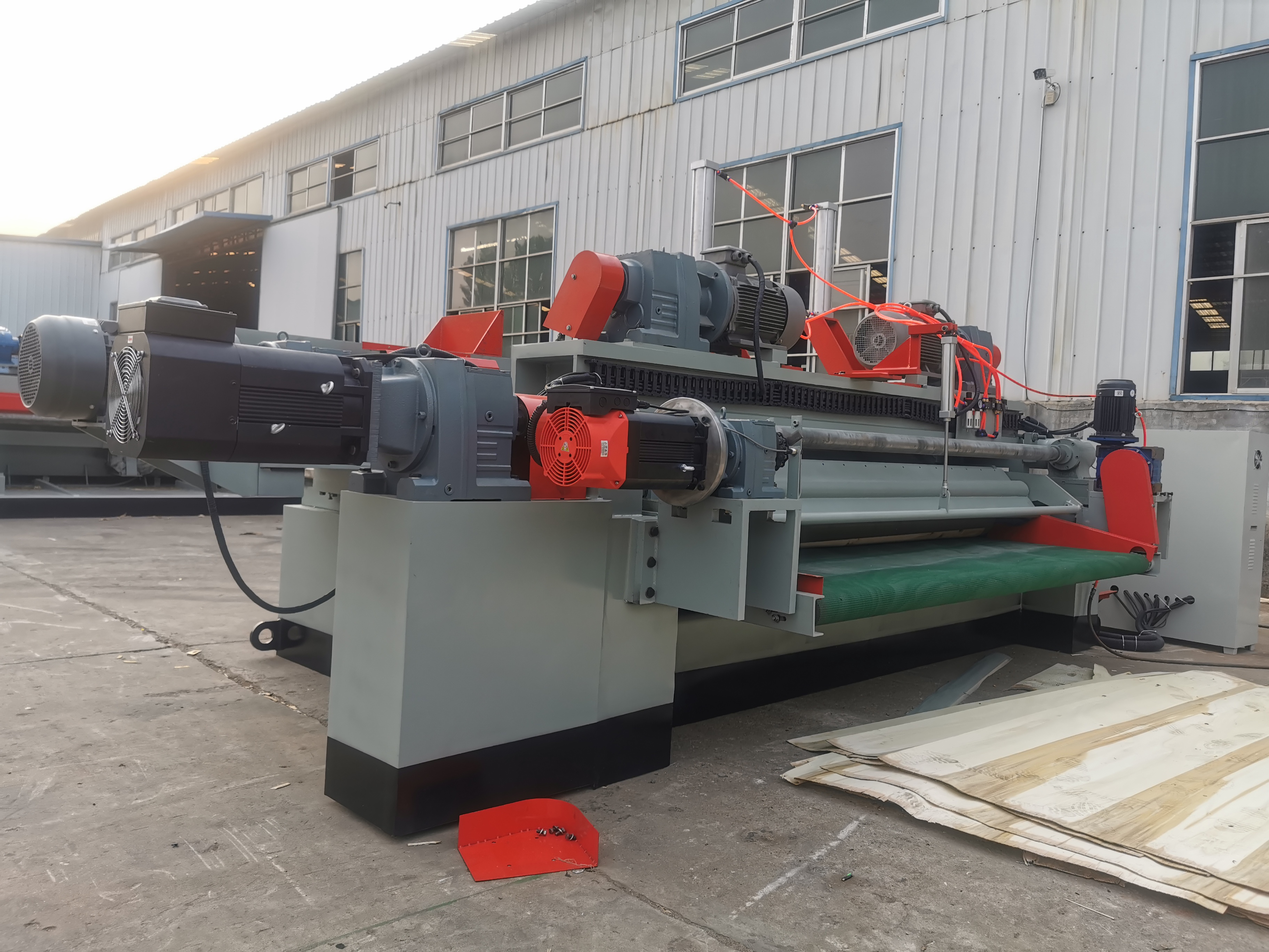 8ft Heavy Duty Automatic Spindleless Core Veneer Peeling Machine